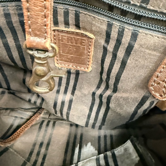 FRYE Vintage Messenger Bag. Rich whiskey 🥃 Brown Shoulder or Crossbody Boho chic - Picture 7 of 10
